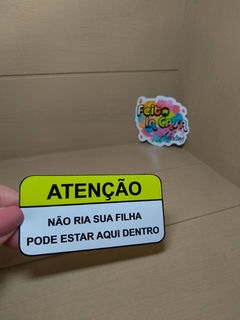 Adesivo Sua filha pode estar aqui dentro