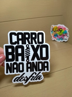 Adesivo Carro baixo não anda, desfila