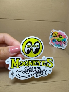 Adesivo Moon Eyes Shop