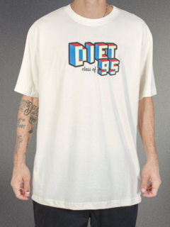 camiseta masculina diet class of 95 off white - comprar online