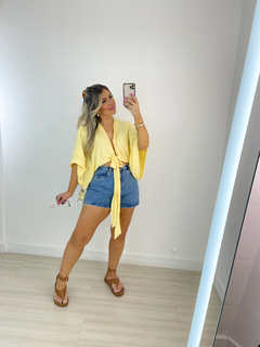 cropped milena AMARELO na internet