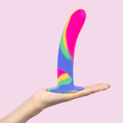 Rainbow Dildo com Ventosa Go Play - 17,4 cm x 3,5 cm na internet