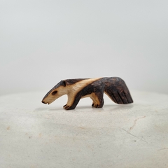 Miniatura Tamanduá de madeira Guarani - comprar online
