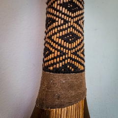 borduna de madeira com detalhe em algodão - kayabi - comprar online