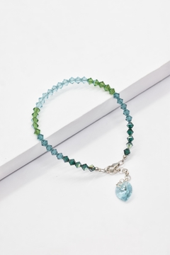 Pulsera con piedra verde y dije