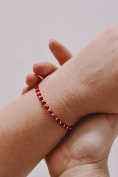 Pulsera con piedra roja en internet