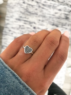 Anillo corazón con puntos