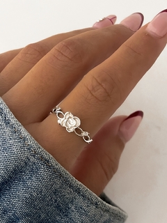 Anillo rosa con piedras