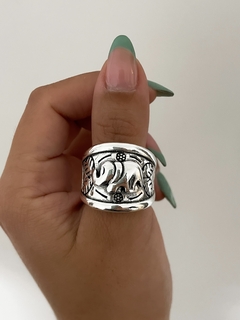 Anillo elefante con hojas