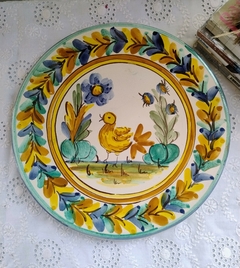 Plato de Ceramica decorada de Estilo Italiano motivo Pollitos