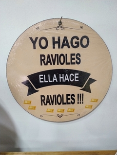 Cartel de Chapa Vintage Yo hago ravioles ella hace ravioles 23 cm en internet