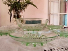 Bowl ensaladera y 5 platos de Postre color verde con patitas en internet