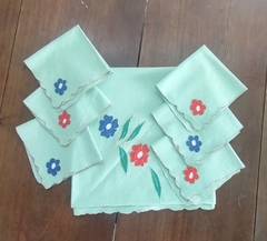 Mantel + 6 Servilletas de algodon con apliques florales - comprar online