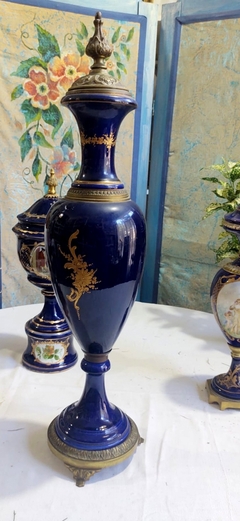 Gran Anfora potiche Francesa en Porcelana Azul Cobalto y detalles en Bronce - comprar online