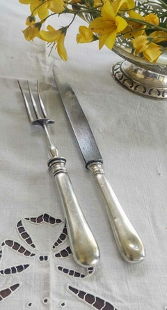 Cuchillo y Tenedor de Servir Bañados en Plata