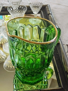 Jarra de Vidrio Prensado color Verde con borde en oro - 2Gardenias Bazar antiguo