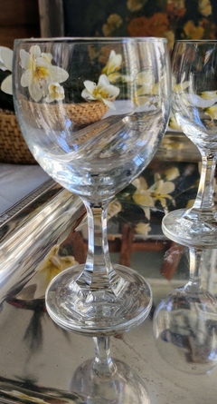 Tres Copas de vino con pie en forma de exagono - comprar online