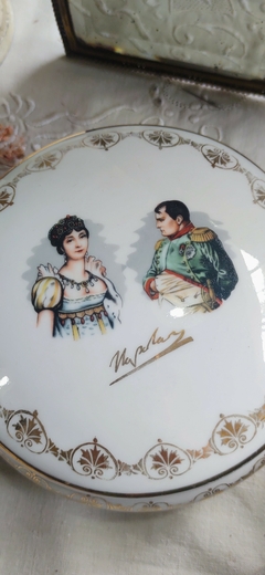 Alhajero en Porcelana Francesa con escena de Napoleon y Josefina lo - comprar online