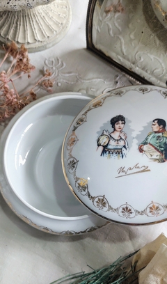 Alhajero en Porcelana Francesa con escena de Napoleon y Josefina lo - tienda online