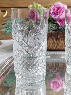 Imagen de 6 vasos de cristal tallados