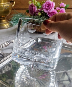 Imagen de 2 vasos para whisky tallados de cristal