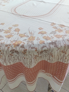 Mantel Oval con 10 servilletas marca Dalmata modelo Festival en caja original usado en internet