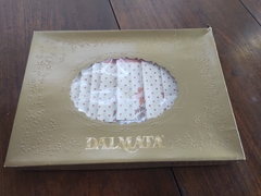 Mantel Oval con 10 servilletas marca Dalmata modelo Festival en caja original usado - 2Gardenias Bazar antiguo