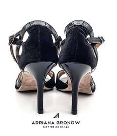 Sapato de Dança modelo Poesia veludo preto salto 8cm - comprar online