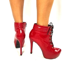 740066 P BOTA CANO CURTO SALTO FINO VERNIZ VERMELHO