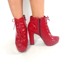 940066 P BOTA CANO CURTO COTURNO SALTO GROSSO VERNIZ VERMELHO - comprar online