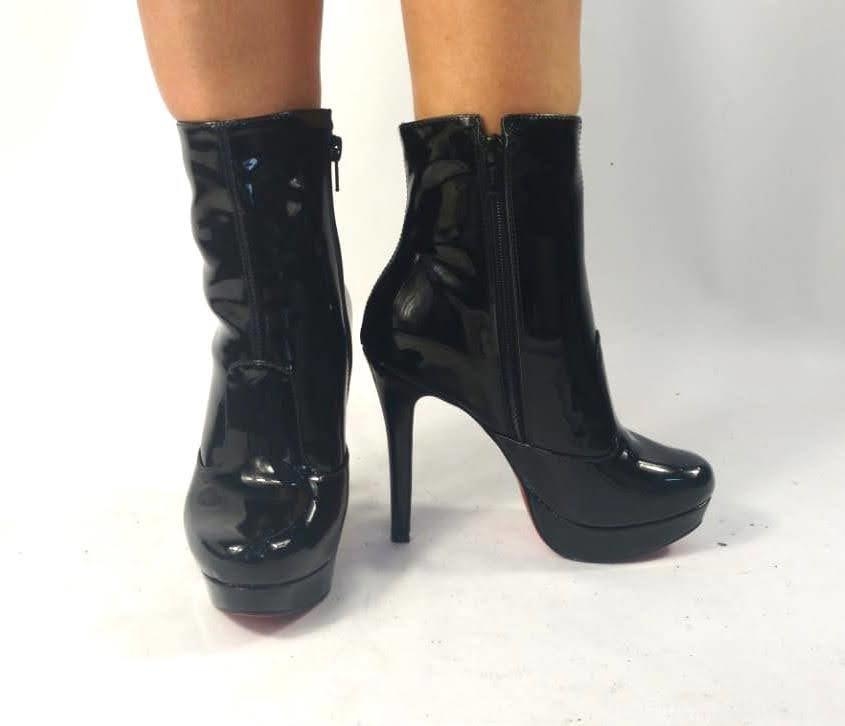 Bota cano curto de salto verniz sales