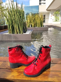 1431154 G BOTA COTURNO SALTO BAIXO VERNIZ VERMELHO - Au Bottier