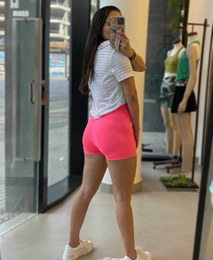 Short fucsia mujer 2025