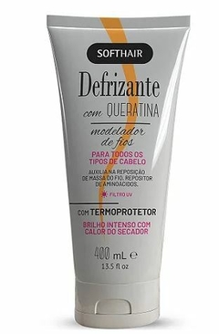  Defrizante com Queratina Soft Hair 400ml - Imagem 1  Defrizante com Queratina Soft Hair 400ml - Imagem 2  Defrizante com Queratina Soft Hair 400ml - Imagem 3  Lista de Desejos Início Linhas Defrizantes - Finalizador Antifrizz Defrizante com Queratina Sof