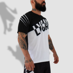 T-Shirt Dry-fit Lycan Vertikal Branca na internet