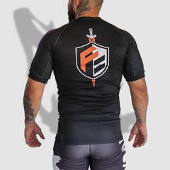 Rash Guard Manga Curta Fit Combat Grad. Roxa na internet