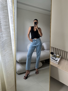 CALÇA MOM JEANS