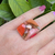 anillo ajustable de vidrio color coral