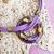 Collar de diseño color violeta