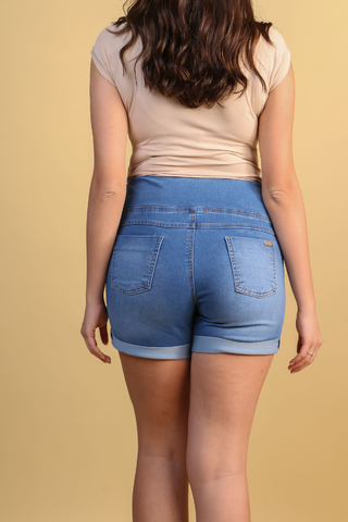Short jeans gestante barra dobrada jeans claro - Lirio Gestante | Roupas para Grávidas