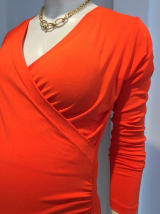 Blusa gestante e amamentação drapeada manga longa - laranja - Lirio Gestante | Roupas para Grávidas