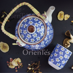 Tetera 900 cc + 6 cuencos margaritas fondo azul + 2 tés - comprar online