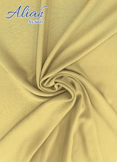 Tecido de Viscose Sarjada. Largura: 1,40m Gramatura: 150 g/m². Composição: 100% Viscose. A Viscose Sarjada é um tipo de viscose com maior gramatura e com trama na diagonal que dá o nome Sarjada. Por ser mais encorpada ela amassa menos que a viscose comum 