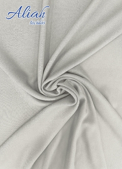 Tecido de Viscose Sarjada. Largura: 1,40m Gramatura: 150 g/m². Composição: 100% Viscose. A Viscose Sarjada é um tipo de viscose com maior gramatura e com trama na diagonal que dá o nome Sarjada. Por ser mais encorpada ela amassa menos que a viscose comum 