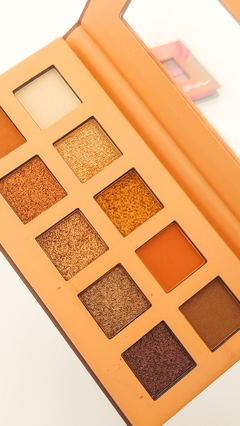 Paleta de 10 sombras de ojos LATTE en internet