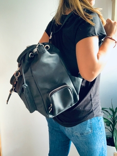 Mochila morral Cádiz ecocuero negro - tienda online