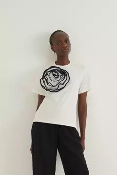 T-SHIRT BLOOM na internet