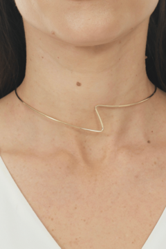 Choker Aro Fio Liso Design Geométrico Banhada a Ouro 18K