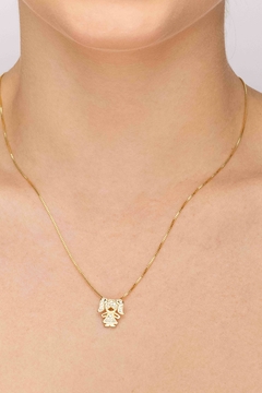 Colar com Pingente de Menina Cravejado Banhado a Ouro 18k