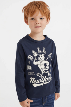 Remera H&M - Little Boy - Azul marino con tigre y New York - comprar online